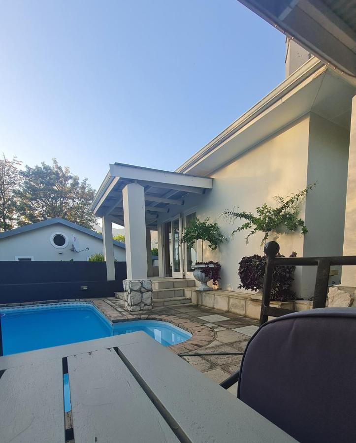 Bergview Guesthouse סוולנדאם מראה חיצוני תמונה